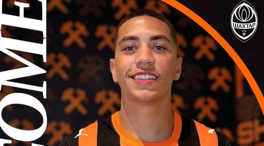 «Шахтер» арендовал 19-летнего бразильца Габриэла Карвалью до июня 2027 года с опцией выкупа за €18 млн. Узнайте статистику и детали сделки.