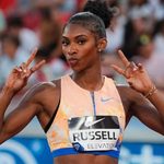 Олимпийская чемпионка Масай Расселл установила мировой рекорд на 100 м с барьерами в Цюрихе, пробежав дистанцию за 12,09 секунды.