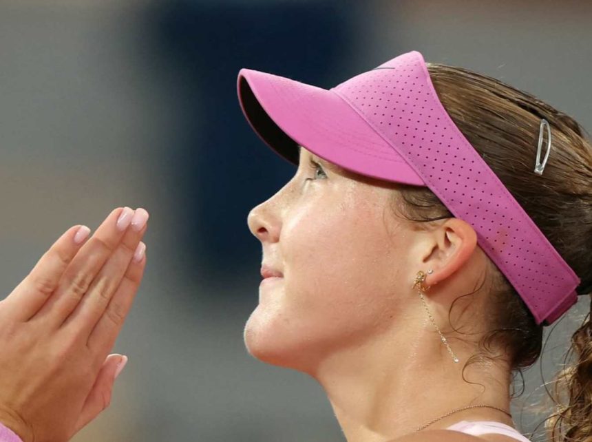 Мирра Андреева проиграла Лейле Фернандес в двух сетах и выбыла с WTA 1000 в Торонто. Узнайте счет матча и имя следующей соперницы канадки.
