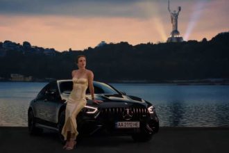 Узнайте, какие автомобили связывают с Элиной Свитолиной в 2026 году: Mercedes-Benz G-Class, Porsche Cayenne, рекламный AMG и подарок отцу.