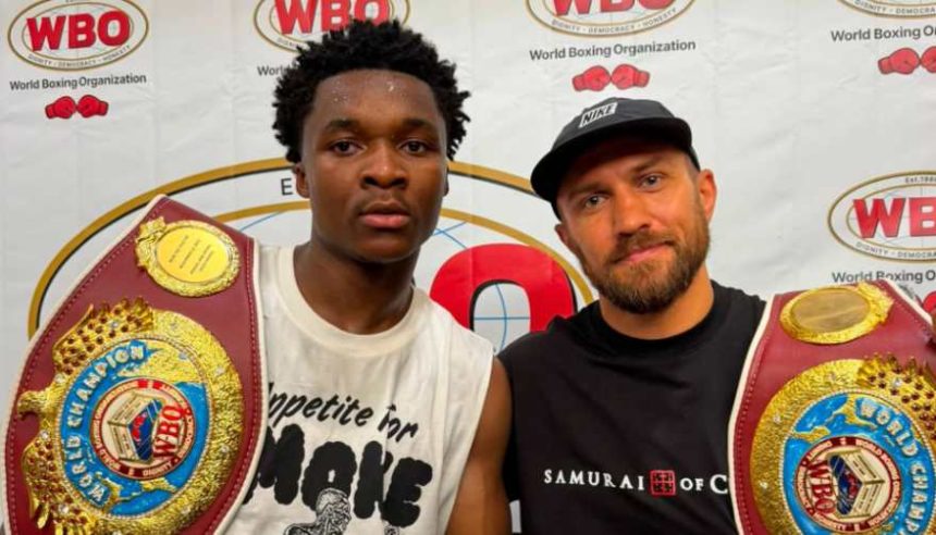 Василий Ломаченко вручил пояс WBO новому чемпиону легкого веса Абдулле Мейсону. Узнайте, как 22-летний американец завоевал мировой титул.