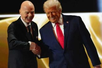Трамп выступил против возможной отставки Джанни Инфантино и объяснил, почему считает главу ФИФА ключевым для успеха чемпионатов мира. Читайте детали.