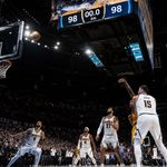 Что такое овертайм в баскетболе, сколько он длится в NBA и FIBA, сколько может быть дополнительных периодов и что происходит при повторной ничьей.