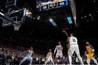 Что такое овертайм в баскетболе, сколько он длится в NBA и FIBA, сколько может быть дополнительных периодов и что происходит при повторной ничьей.
