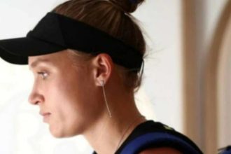 Юлия Стародубцева и Рената Сарасуа снялись с полуфинала парного турнира WTA 250 в Мемфисе. Узнайте причину отказа и кто вышел в финал без игры.