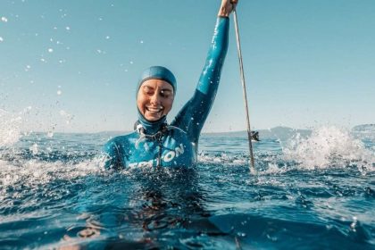 Екатерина Садурская выиграла золото ЧМ-2026 CMAS по фридайвингу в CWT с результатом 108 м. Узнайте, как прошли старты на Роатане и кто завоевал медали в Гондурасе.