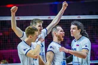 Словения победила Японию со счетом 3:1 и впервые завоевала бронзу Лиги наций. Узнайте результаты сетов и лучших игроков матча.