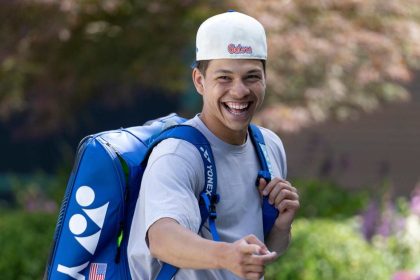 Бен Шелтон защитил титул ATP 1000 в Канаде, победив Брендона Накашиму 6:3, 7:6. Узнайте результат финала и достижение американца.