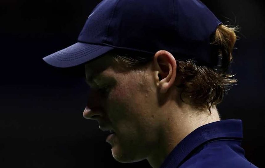 Первая ракетка мира Янник Синнер пропустит US Open-2026 из-за травмы правого колена. Итальянец объяснил причины снятия с турнира в Нью-Йорке.