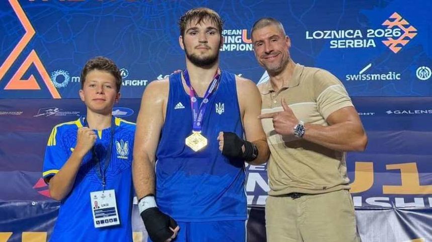 Александр Хоменко победил россиянина Ивана Байбакова в финале чемпионата Европы U-19 по боксу и завоевал для Украины золотую медаль в Сербии.