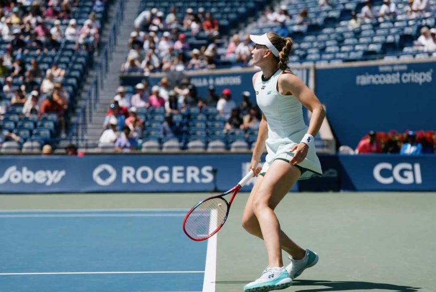 Елена Рыбакина снялась с четвертьфинала WTA 1000 в Цинциннати из-за травмы и потеряла шанс возглавить рейтинг. Узнайте счет матча и соперницу Швёнтек.