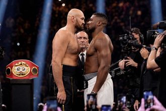 Что такое face-off в боксе, зачем спортсмены проводят дуэль взглядов перед боем, какие правила действуют и может ли staredown повлиять на соперника.