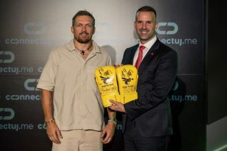 Усик встретился с премьером Черногории и провел аукцион