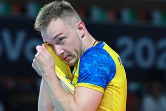 Олег Плотницкий стал лидером Евро-2026 по эйсам: украинец сделал 20 подач навылет за 20 сетов и набрал 94 очка на чемпионате Европы.