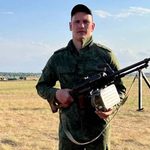 Российский супертяж Артем Сусленков с оружием в руках обратился к Александру Усику и публично вызвал украинского чемпиона на боксерский поединок.