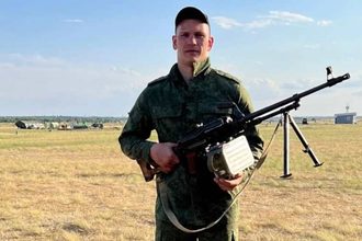 Российский супертяж Артем Сусленков с оружием в руках обратился к Александру Усику и публично вызвал украинского чемпиона на боксерский поединок.