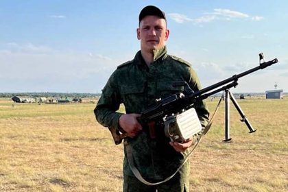 Российский супертяж Артем Сусленков с оружием в руках обратился к Александру Усику и публично вызвал украинского чемпиона на боксерский поединок.