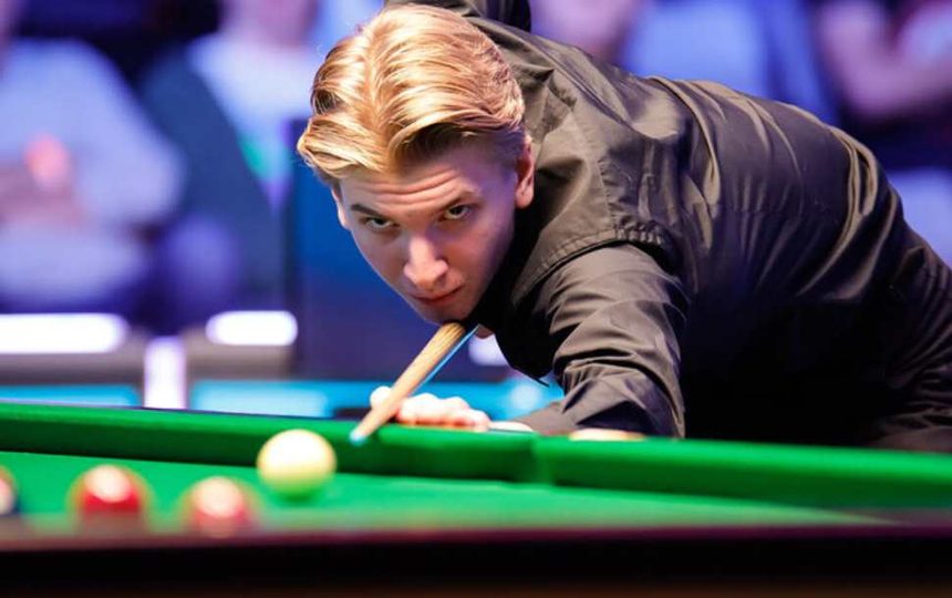 Юлиан Бойко победил Махмуда Эль-Хариди со счетом 4:2 в квалификации Scottish Open 2026 и вышел во второй раунд, где сыграет с Беном Мертенсом.
