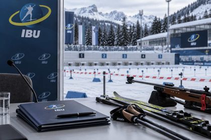 IBU сохранил отстранение России и Беларуси от международного биатлона. Спортсмены двух стран не выступят в Кубке мира и Кубке IBU сезона 2026/27.