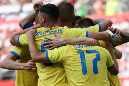 Сборная Украины объявила заявку на матч Лиги наций против Венгрии. Яремчук и Шапаренко не сыграют, Крупский и Драмбаев могут дебютировать.