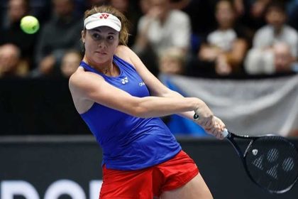 Сборная Чехии обыграла Испанию 2:0 и первой вышла в финал Кубка Билли Джин Кинг. Решающее очко принесла Линда Носкова.