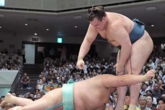 Аонисики продолжает борьбу на Aki Basho-2026. Какое место занимает украинский одзэки, сколько схваток ему осталось и кто станет соперником.