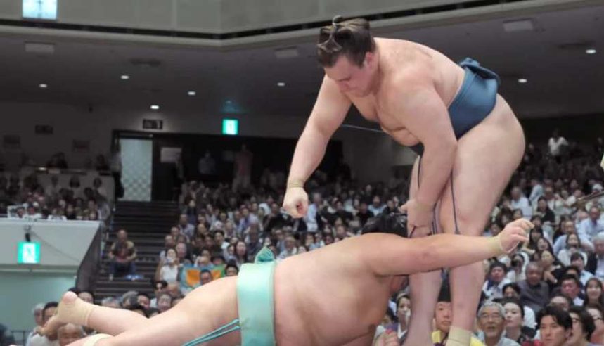 Аонисики продолжает борьбу на Aki Basho-2026. Какое место занимает украинский одзэки, сколько схваток ему осталось и кто станет соперником.