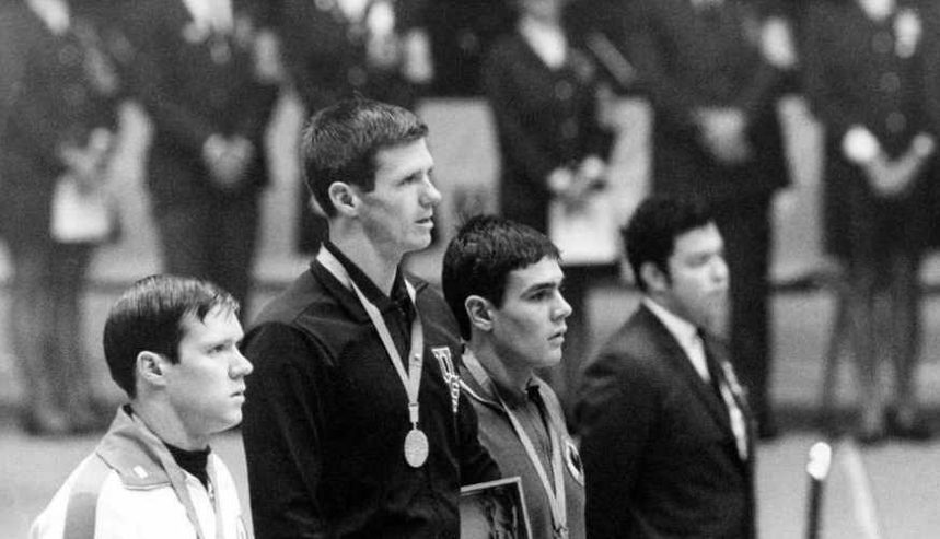 Трехкратный олимпийский чемпион по плаванию Майк Бертон умер в 79 лет. Он завоевал три золота на Играх 1968 и 1972 годов и устанавливал мировые рекорды.