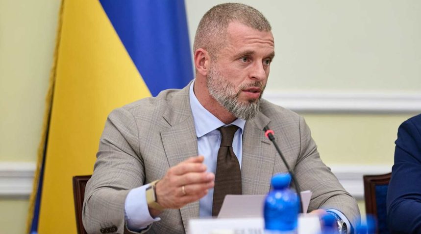 Украина не планирует бойкотировать Олимпиаду-2028 даже при возможном допуске россиян под флагом РФ. Матвей Бедный объяснил позицию Киева.