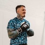 Том Аспиналл отказался от титула чемпиона UFC в тяжелом весе из-за травм глаз. Британец перенес несколько операций и пока не допущен к боям.