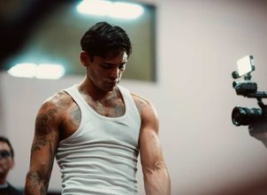 Райан Гарсия защитил пояс WBC в полусреднем весе, победив Конора Бенна техническим нокаутом во втором раунде в Лас-Вегасе.