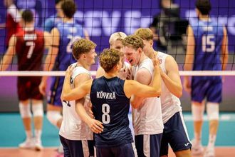 Финляндия победила Италию 3:2 в четвертьфинале Евро-2026 по волейболу. Йоонас Йокела набрал 28 очков и помог команде выйти в полуфинал.