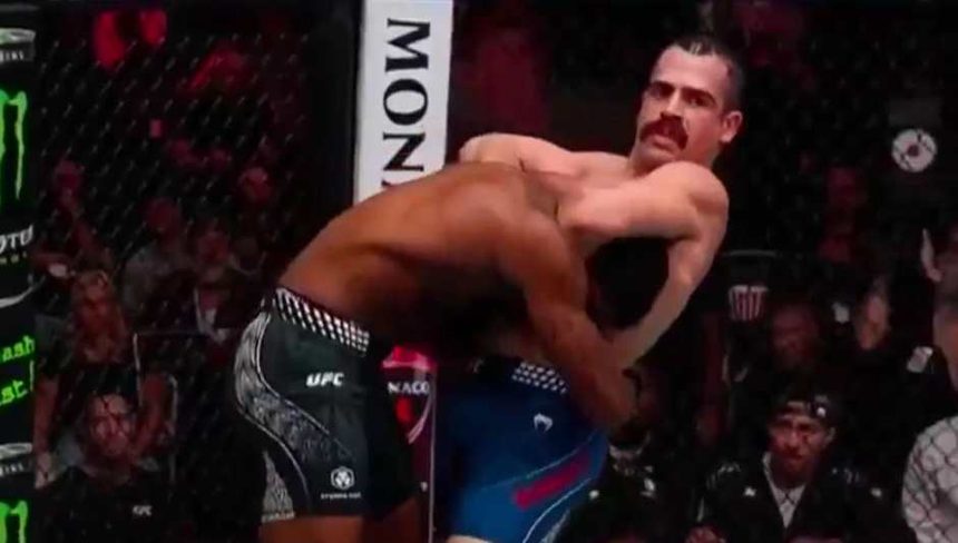 Экс-заместитель шерифа Луис Эрнандес дебютировал в UFC и победил Седрика Дюма удушающим приемом всего за 57 секунд.