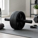 Какие мышцы работают с роликом для пресса, почему rollout тренирует весь кор, как правильно выполнять упражнение, прогрессировать и избегать боли в пояснице.
