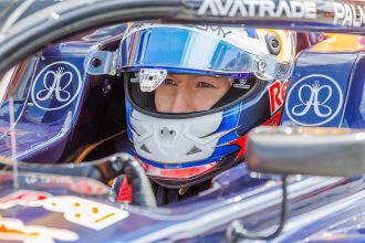 Алиша Палмовски в боксах F1 Academy — архивное фото 2026 года