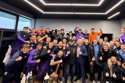 Футболисты «Эпицентра» празднуют выход в четвертьфинал Кубка Украины