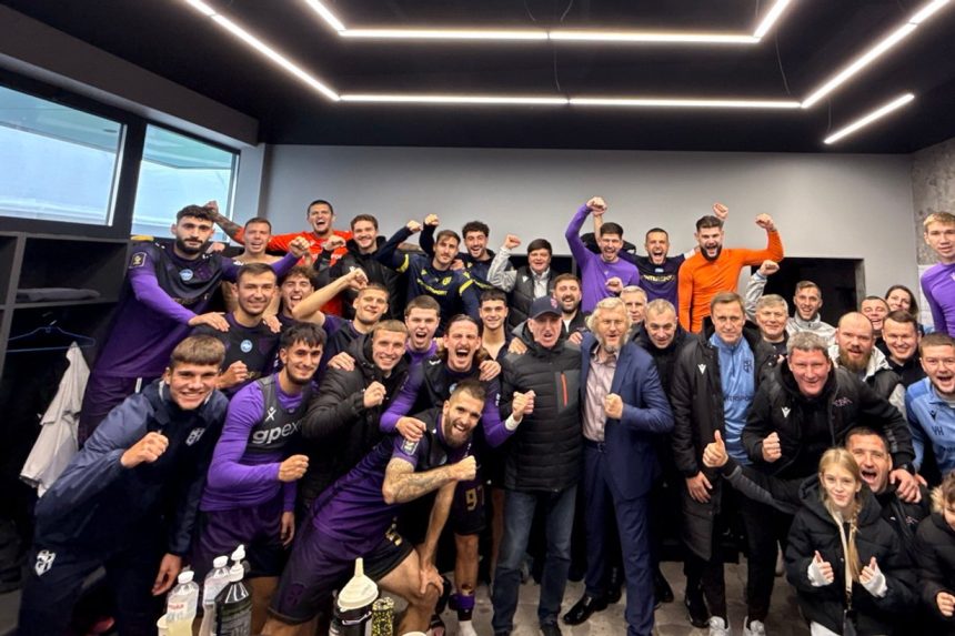 Футболисты «Эпицентра» празднуют выход в четвертьфинал Кубка Украины