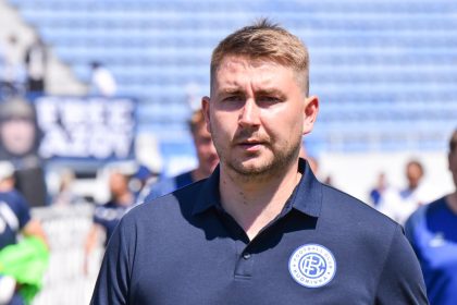 Главный тренер «Кудровки» Александр Протченко на матче УПЛ с «Динамо»
