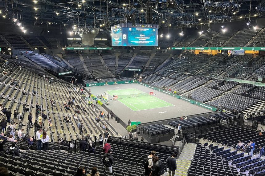 Центральный корт Мастерса в Париже во время турнира ATP