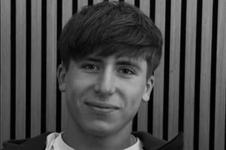 В США погиб 18-летний футболист Александр Петровский, воспитанник «Вереса». Что известно об аварии, спортивной карьере и сборе средств на похороны.