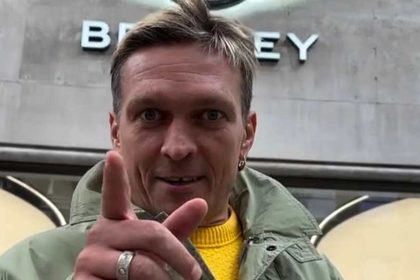 Александр Усик напомнил Фрэнку Уоррену об обещанном Bentley за победу над Дюбуа. Что сказал боксер и почему промоутер должен подарить ему авто.
