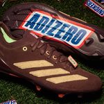 Adidas и Snickers выпустили бутсы ADIZERO ELECTRIC + II в шоколадном дизайне. Дата выхода, цена $180, особенности модели и где купить новинку.
