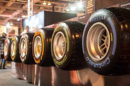 Шины Pirelli для Формулы-1 разных составов с цветной маркировкой