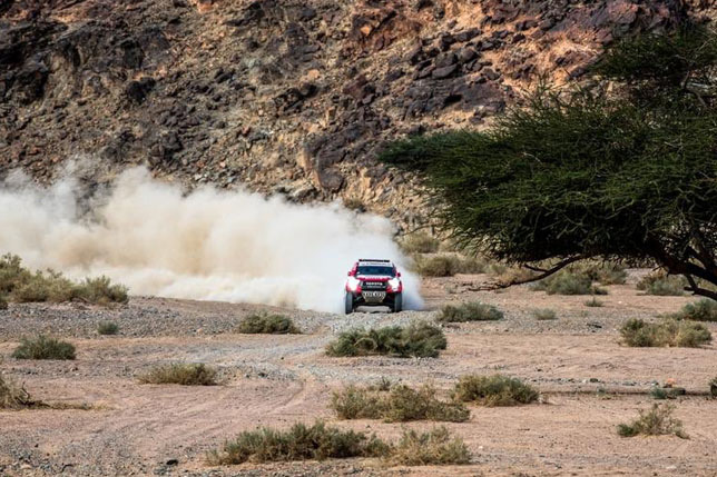 Дакар: Алонсо добрался до финиша на спущенном колесе