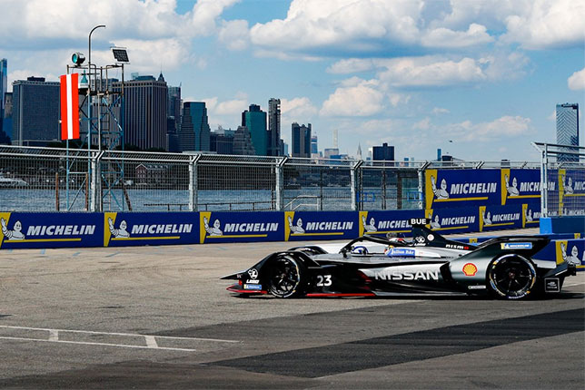 Формула E: Первую гонку в Нью-Йорке выиграл Буэми