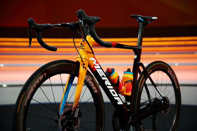 В McLaren приобрели велосипедную команду
