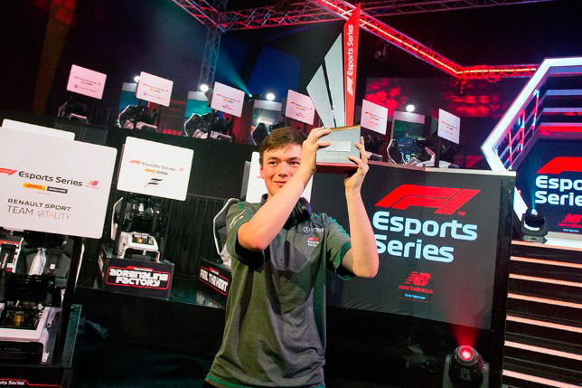 Чемпион виртуальной Формулы 1 выступит в реальной гонке Чемпион виртуальной Формулы 1 выступит в реальной гонке