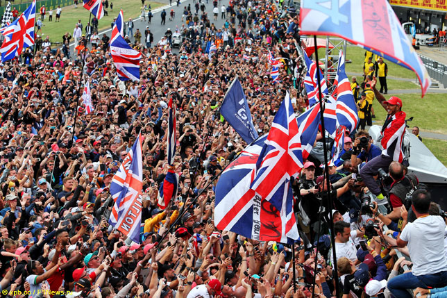 Дерек Уорик: В Сильверстоуне обсуждают все варианты