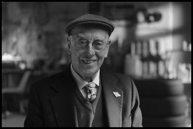 Умер Рон Торанак