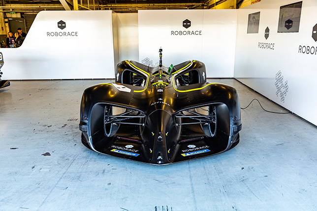 В Сильверстоуне прошли тесты Roborace